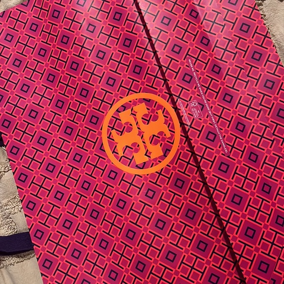 Tory Burch Gift Bag (Large Size) - Picture 5 of 5